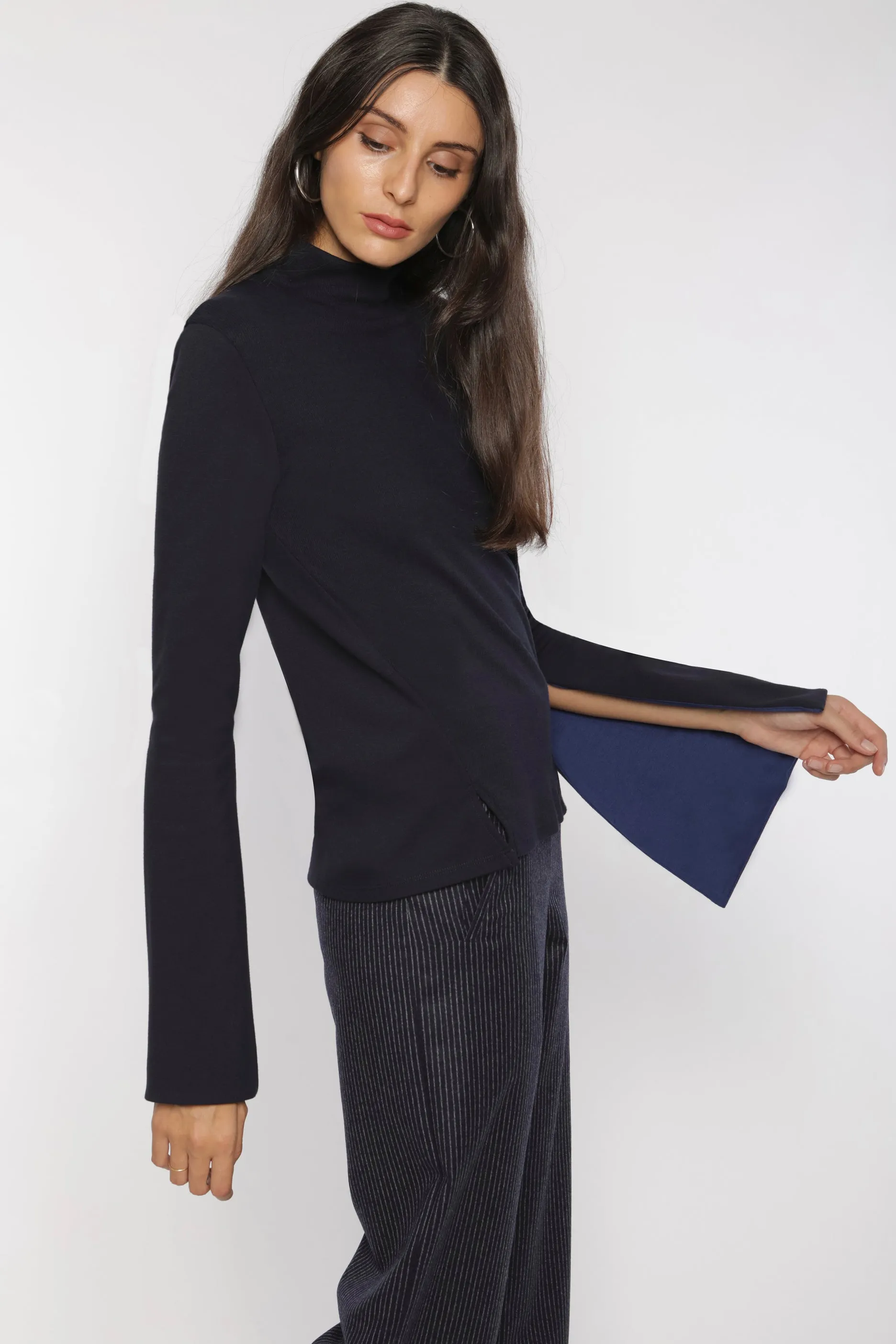 Architectural knit top / navy-klein blue lining