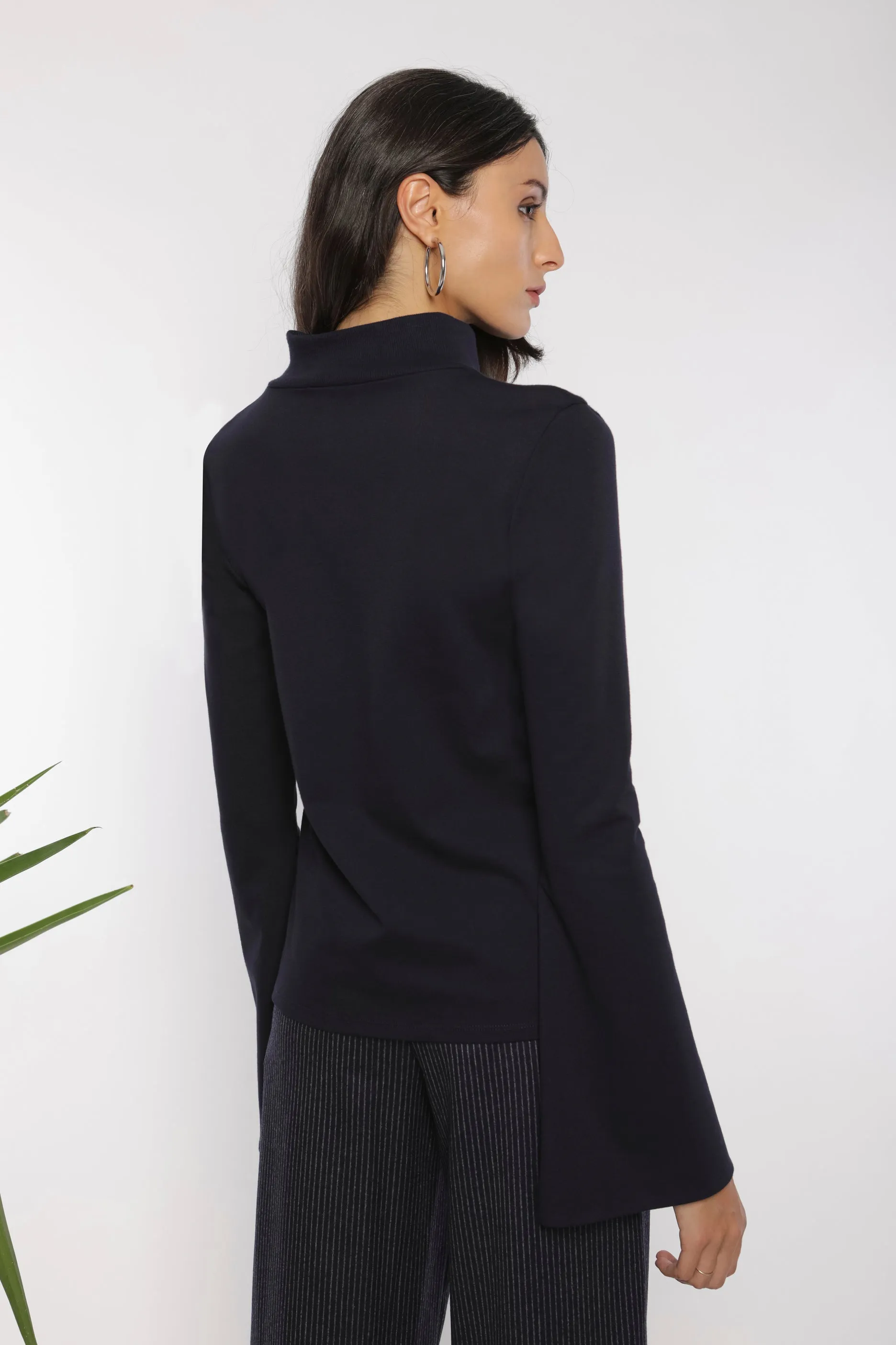 Architectural knit top / navy-klein blue lining