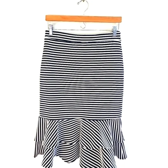 Banana Republic Mermaid Black and White Skirt Size 4
