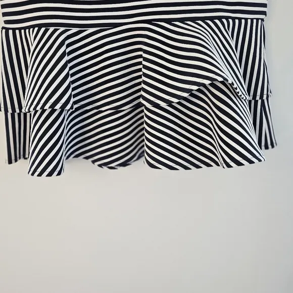 Banana Republic Mermaid Black and White Skirt Size 4