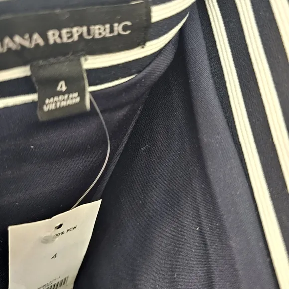 Banana Republic Mermaid Black and White Skirt Size 4