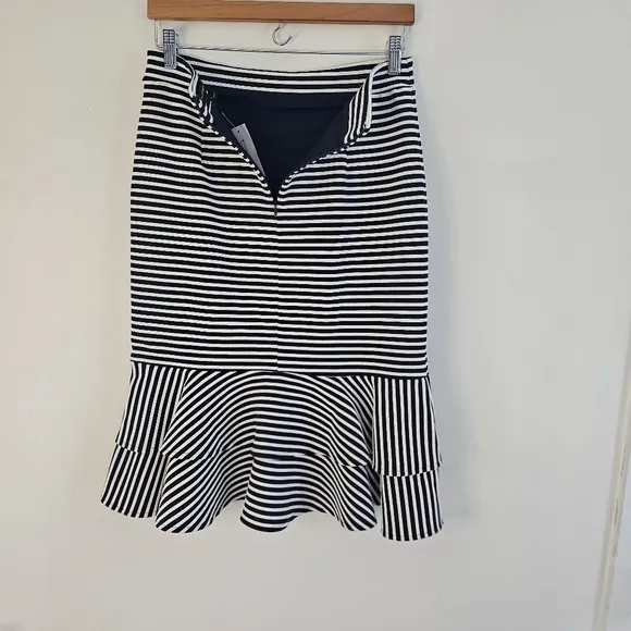 Banana Republic Mermaid Black and White Skirt Size 4