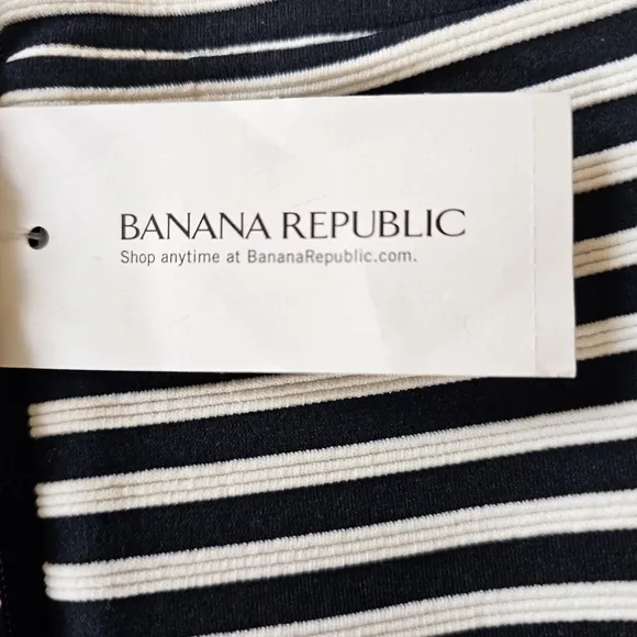 Banana Republic Mermaid Black and White Skirt Size 4
