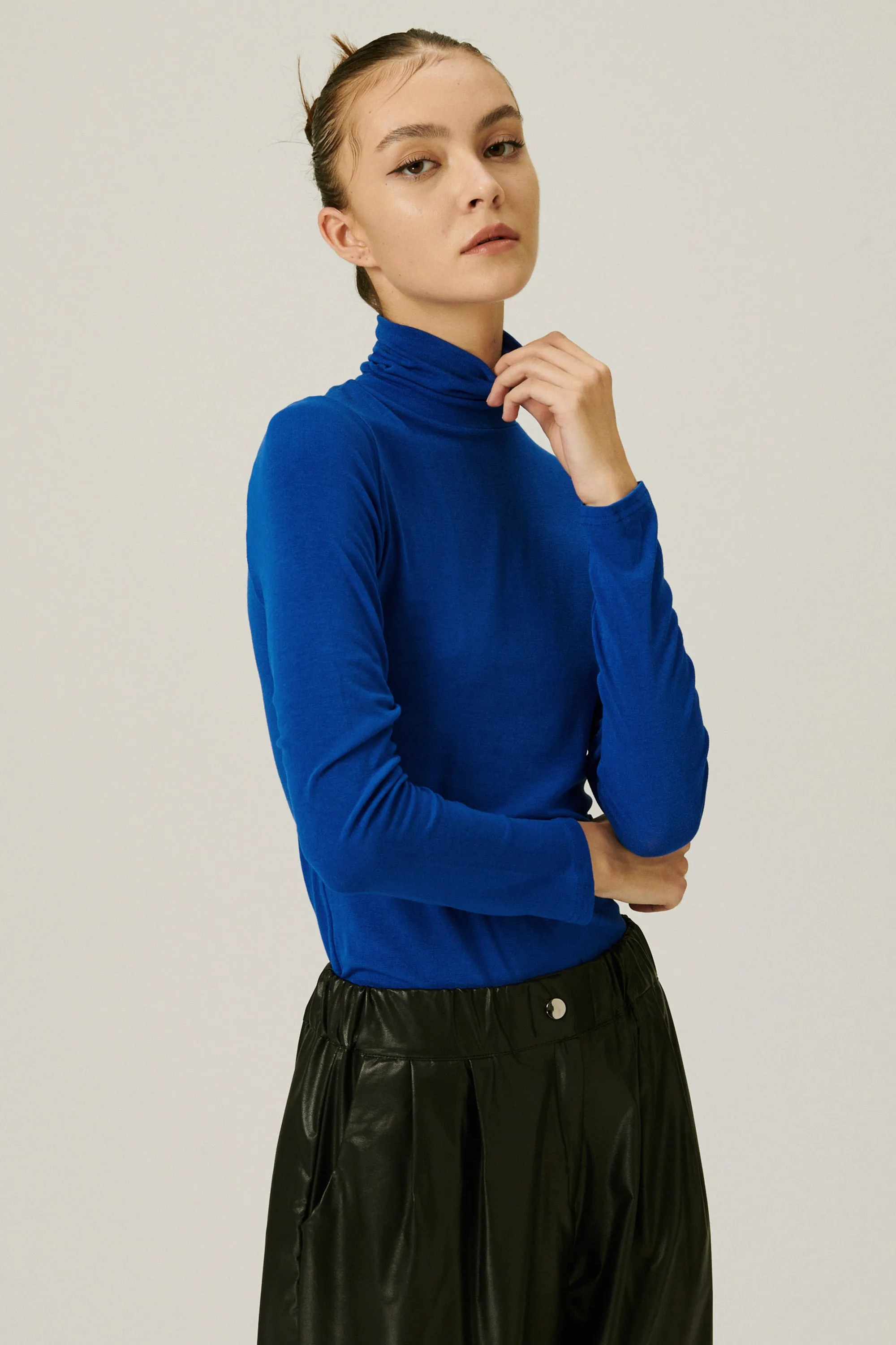 Celia Slimfit Turtle Neck Top