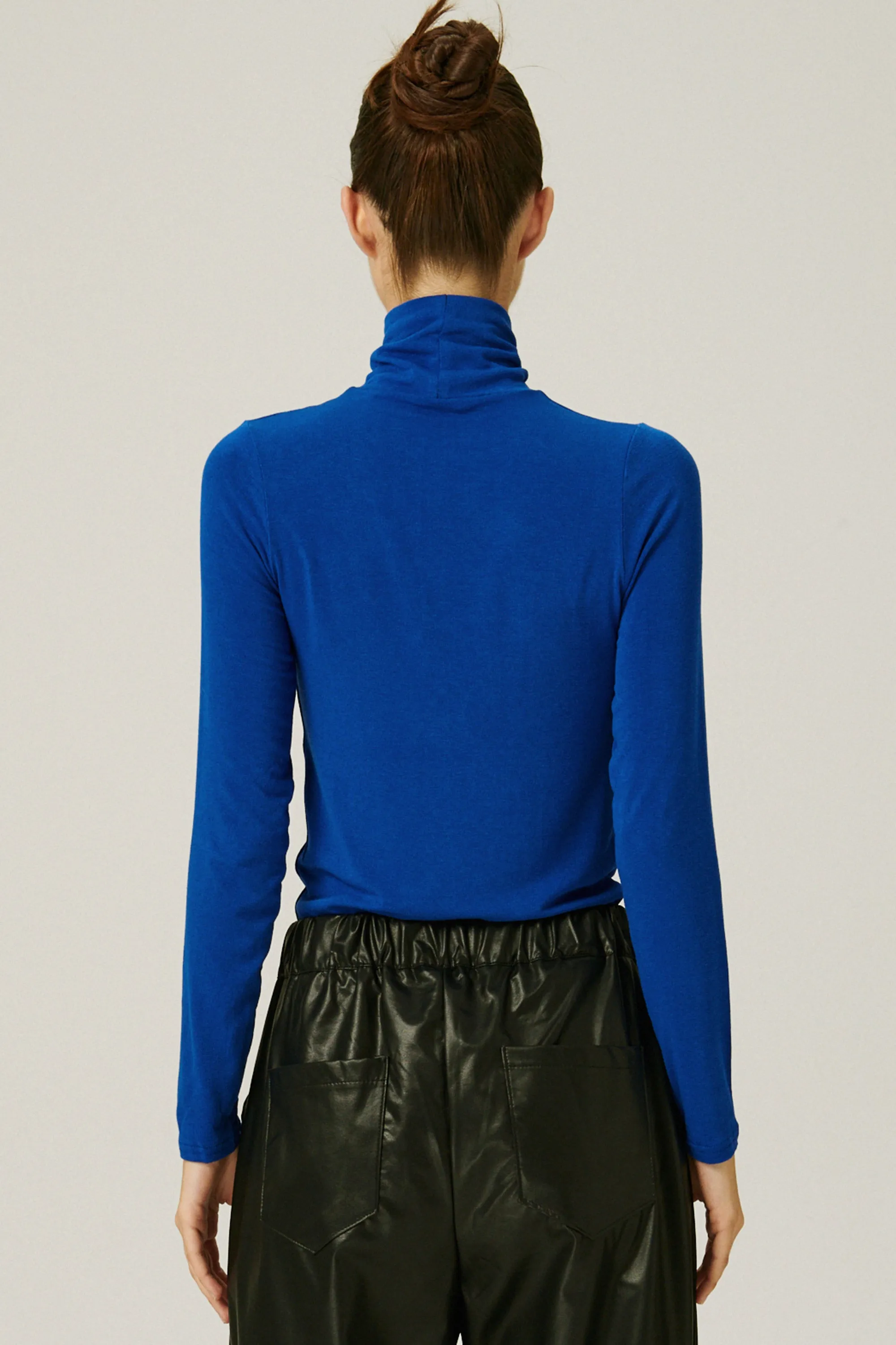 Celia Slimfit Turtle Neck Top