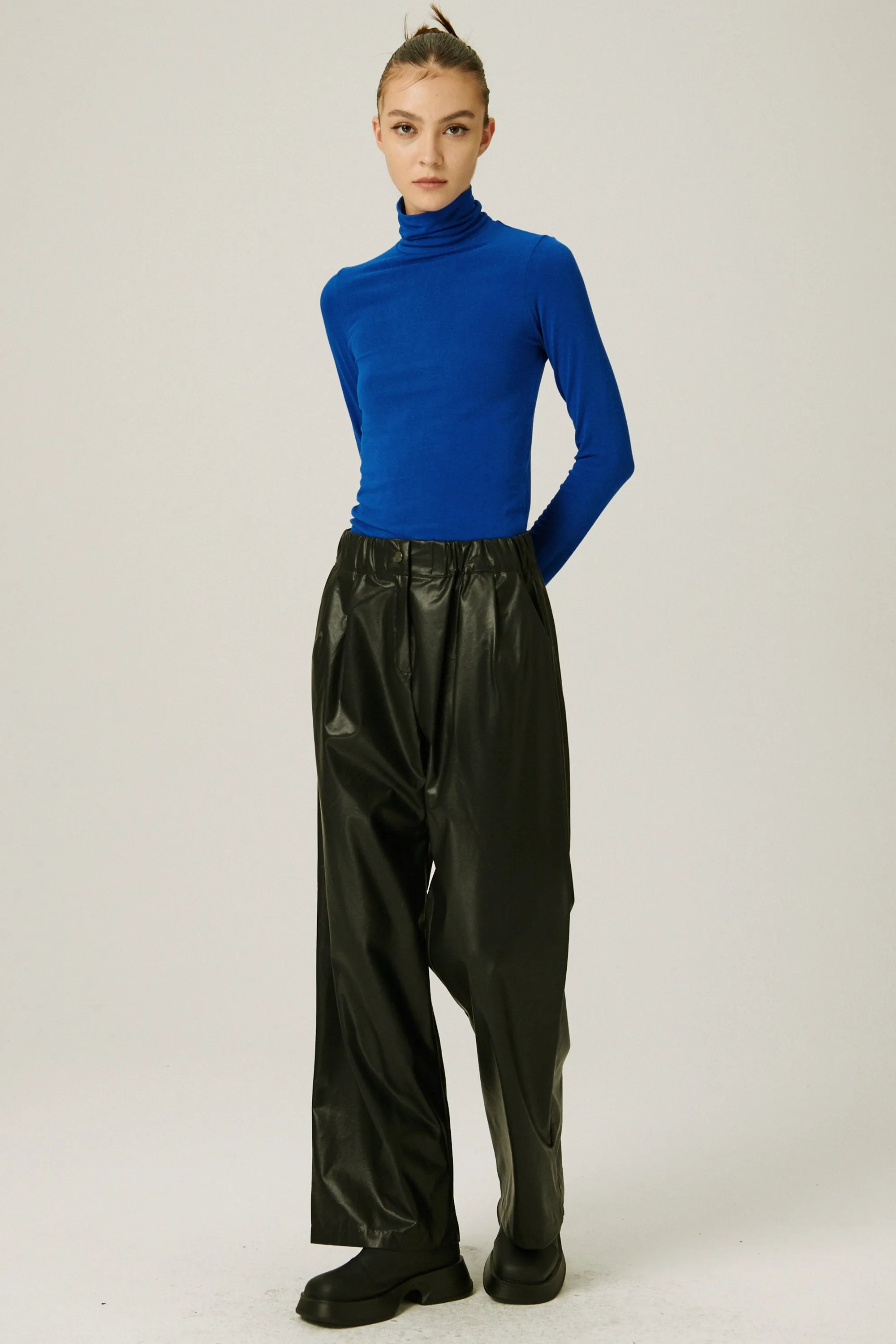 Celia Slimfit Turtle Neck Top