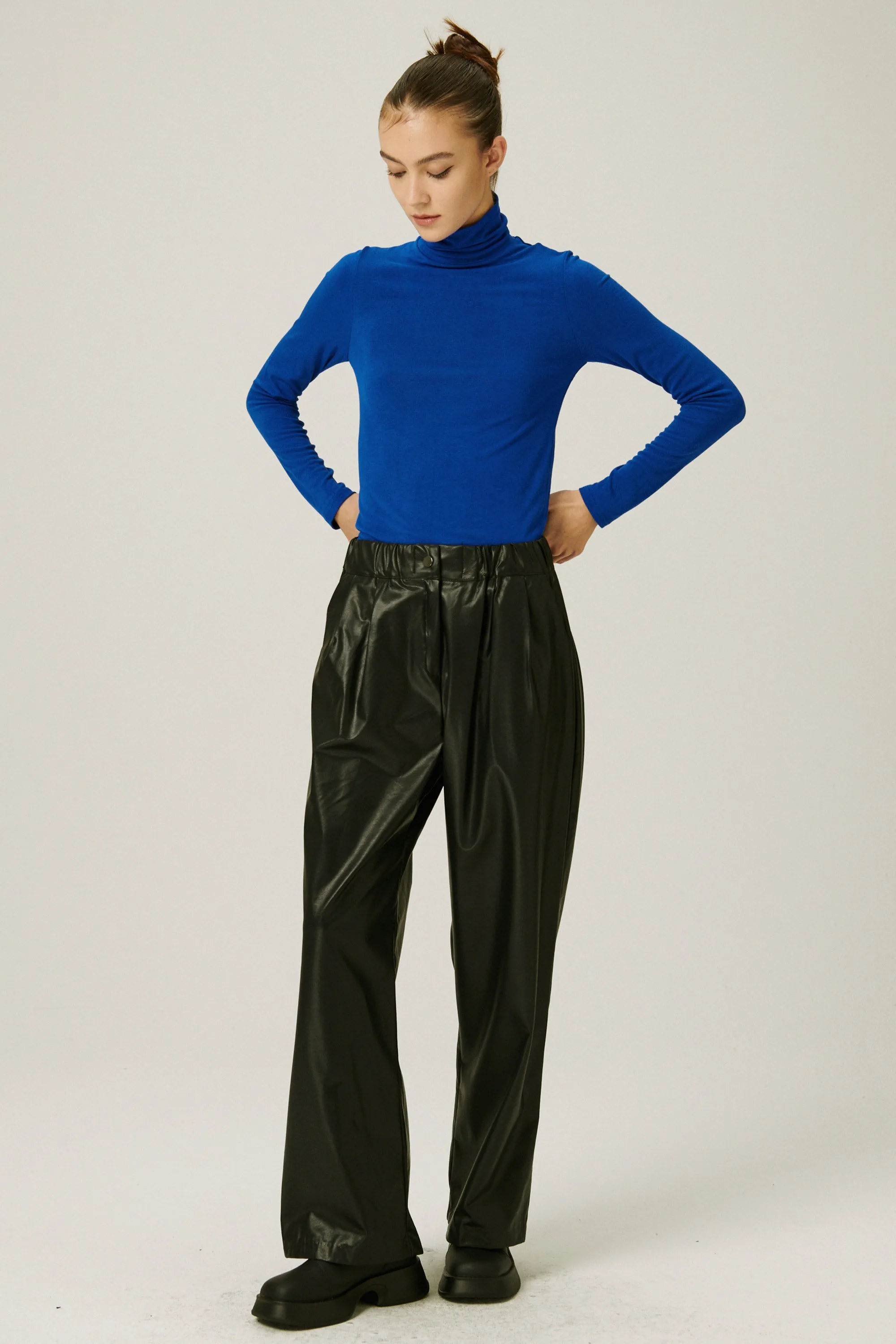Celia Slimfit Turtle Neck Top