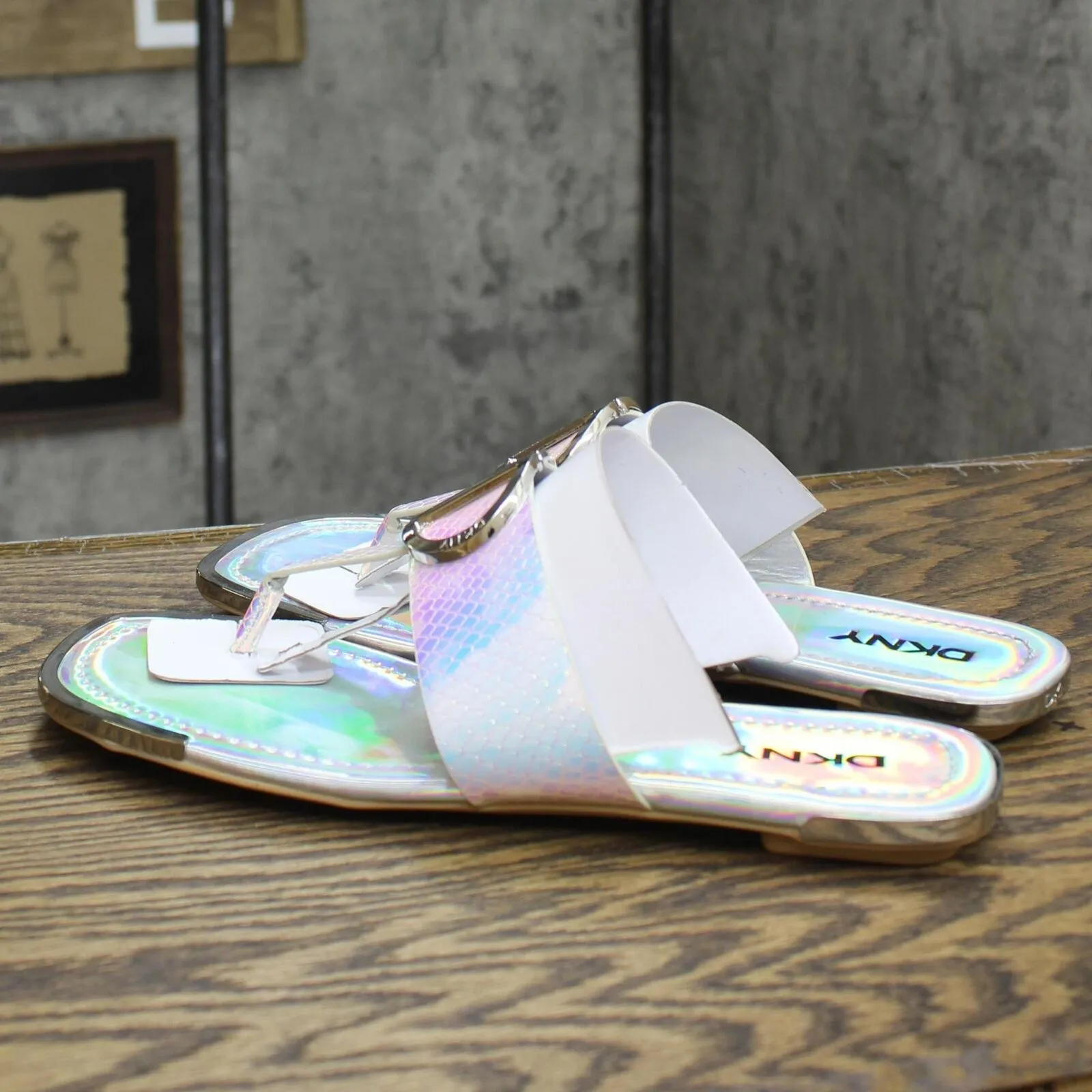 DKNY Women's Flat Logo Sandal K4169795 Silver Iridescent Halcott 7.5M