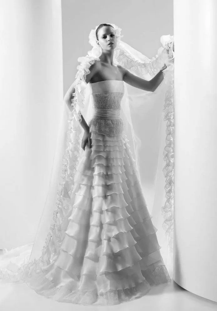 Dreamiest Spring 2008 Valentino Ivory Silk Organza Strapless Wedding Dress w Beaded Lace & Ruffle Skirt