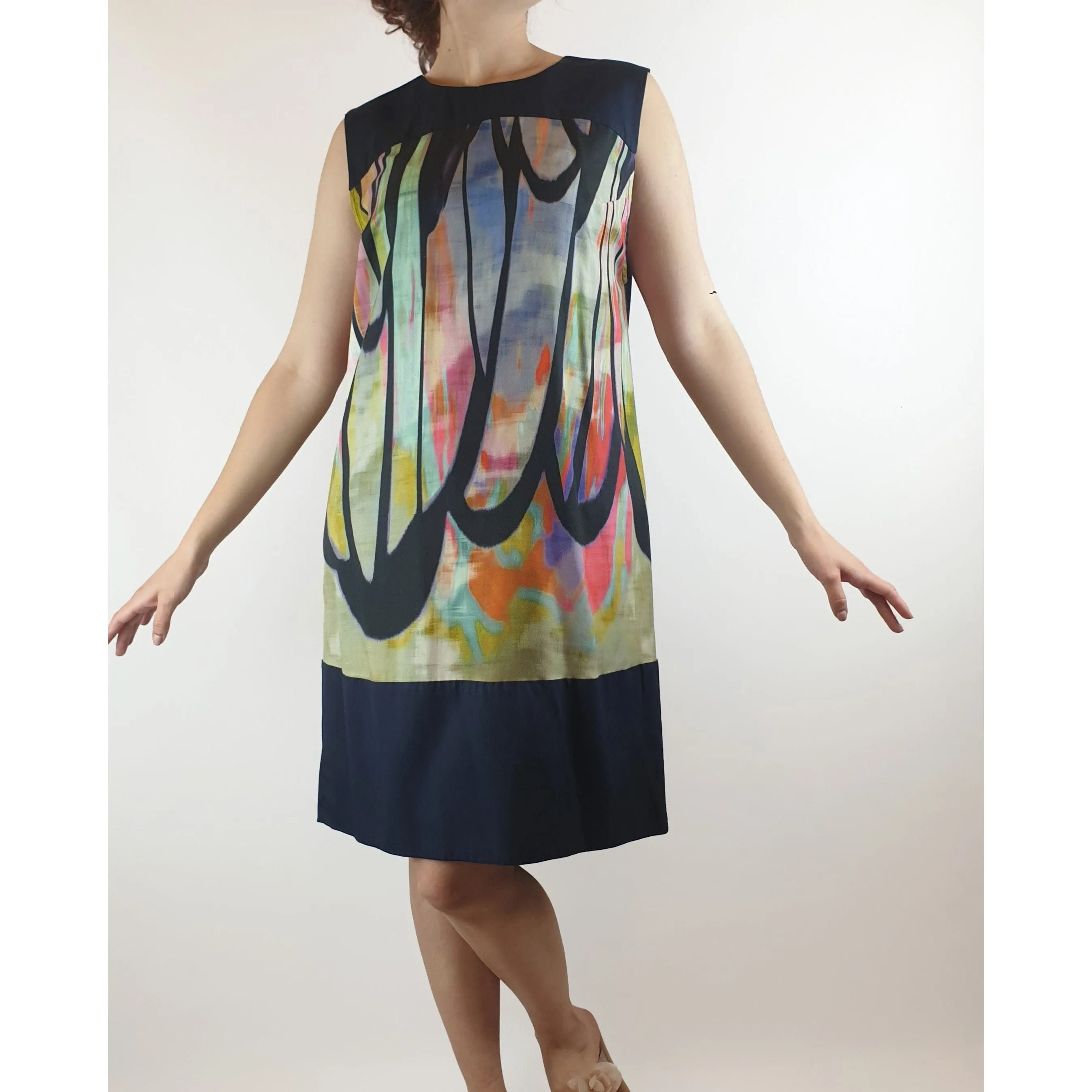 Ginger Smart beautiful silk/wool sleeveless dress with pretty print size 10