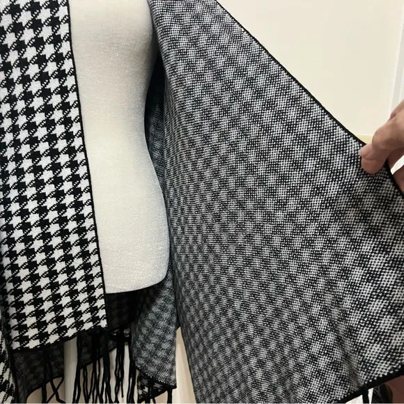 Metric New York Knits Houndstooth Cardigan