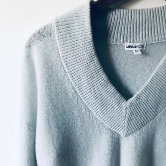 Minnie Rose cashmere V-Neck Sweater pale blue XS pre-owned excellent condition