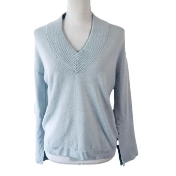 Minnie Rose cashmere V-Neck Sweater pale blue XS pre-owned excellent condition