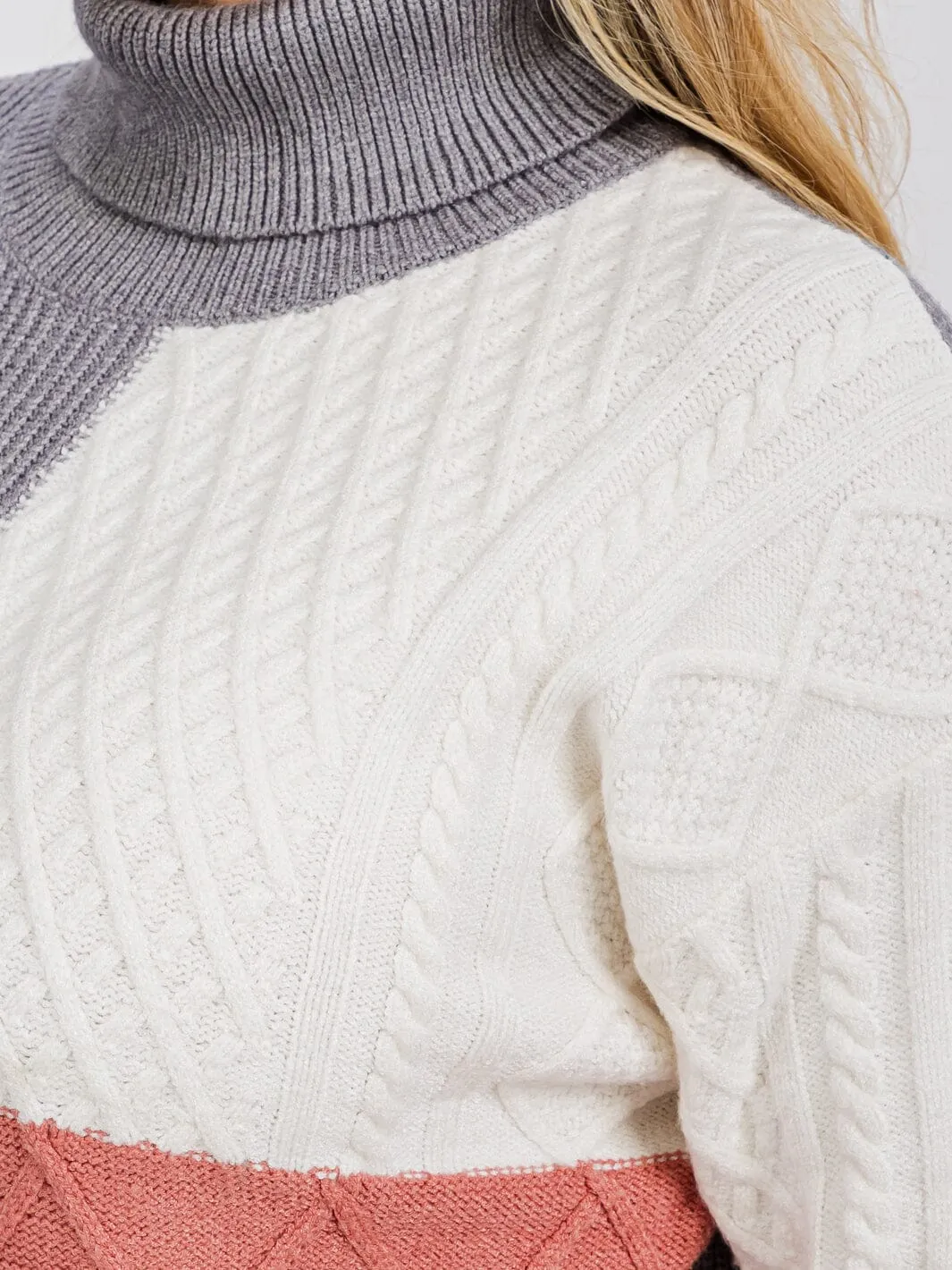 PLUS SIZE LONG SLEEVE TURTLE NECK DETAILED COLORBLOCK PULLOVER SWEATER