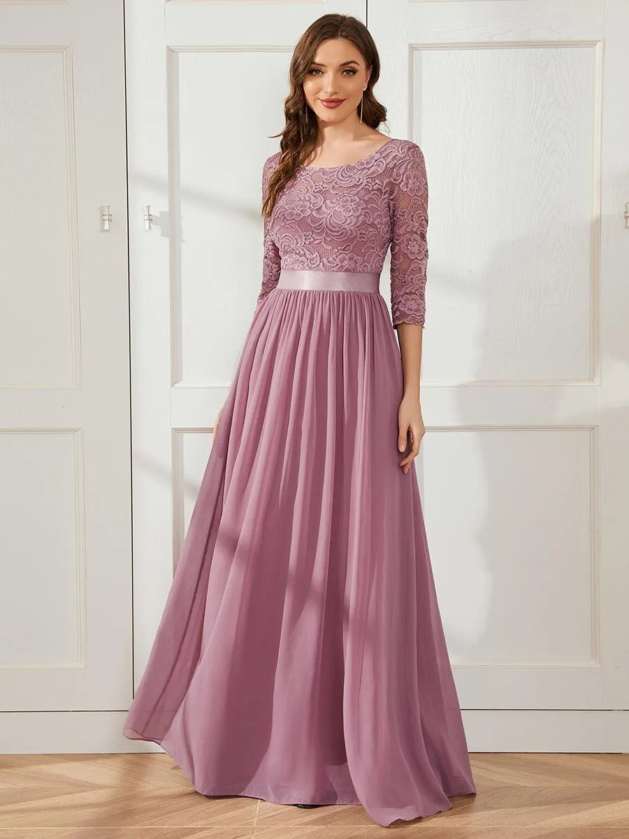 Robe de soirée en dentelle transparente au sol avec demi-manches