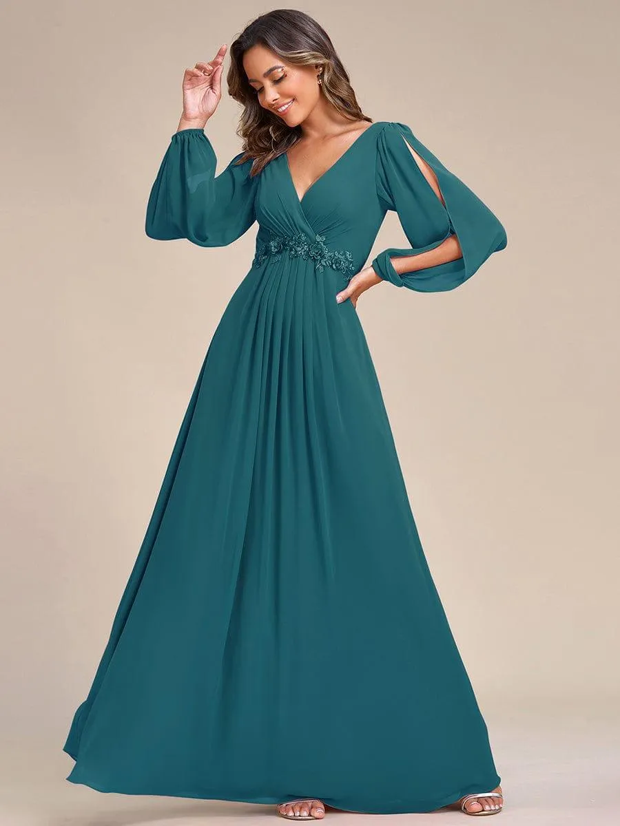 Robe de Soiree Longue Elegante Avec Lanterne en V Profond a Manches Fendues et Appliques