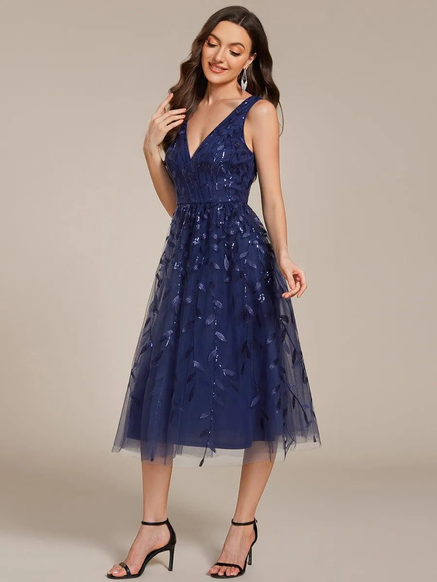 Robe d'invité de mariage mi-longue trapèze à col en V et paillettes avec sans manches