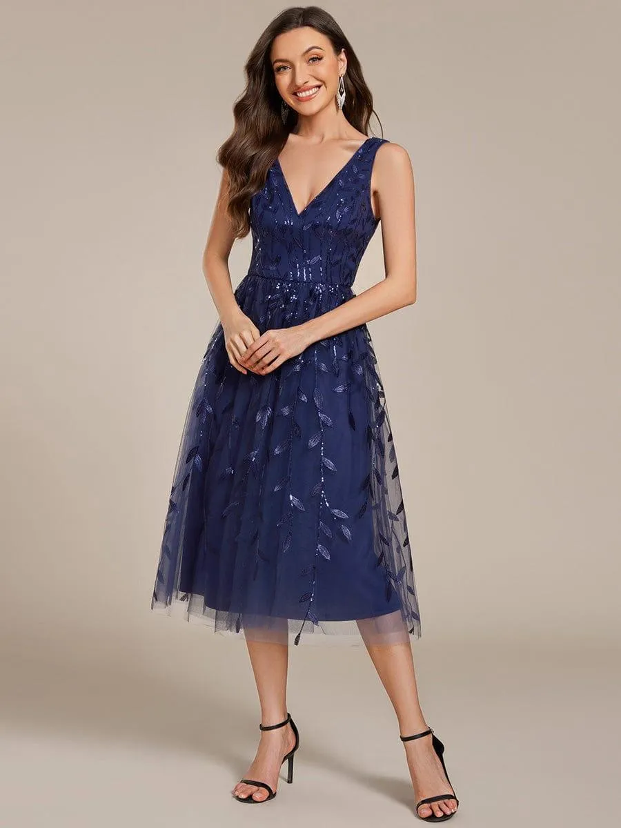 Robe d'invité de mariage mi-longue trapèze à col en V et paillettes avec sans manches