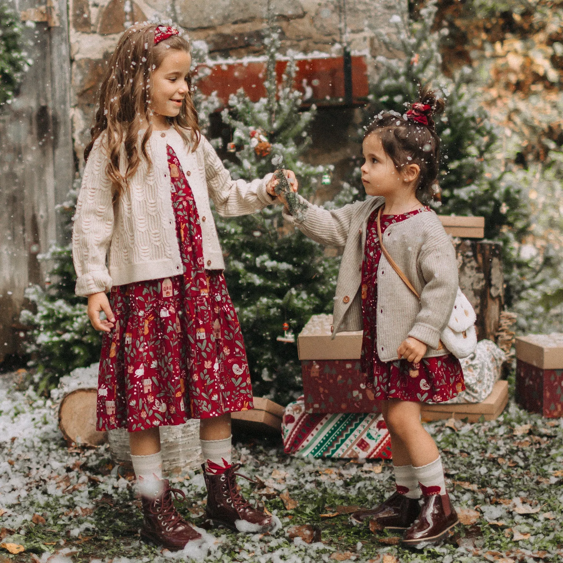 Robe rouge à motifs en viscose, enfant  || Red patterned dress in viscose, child