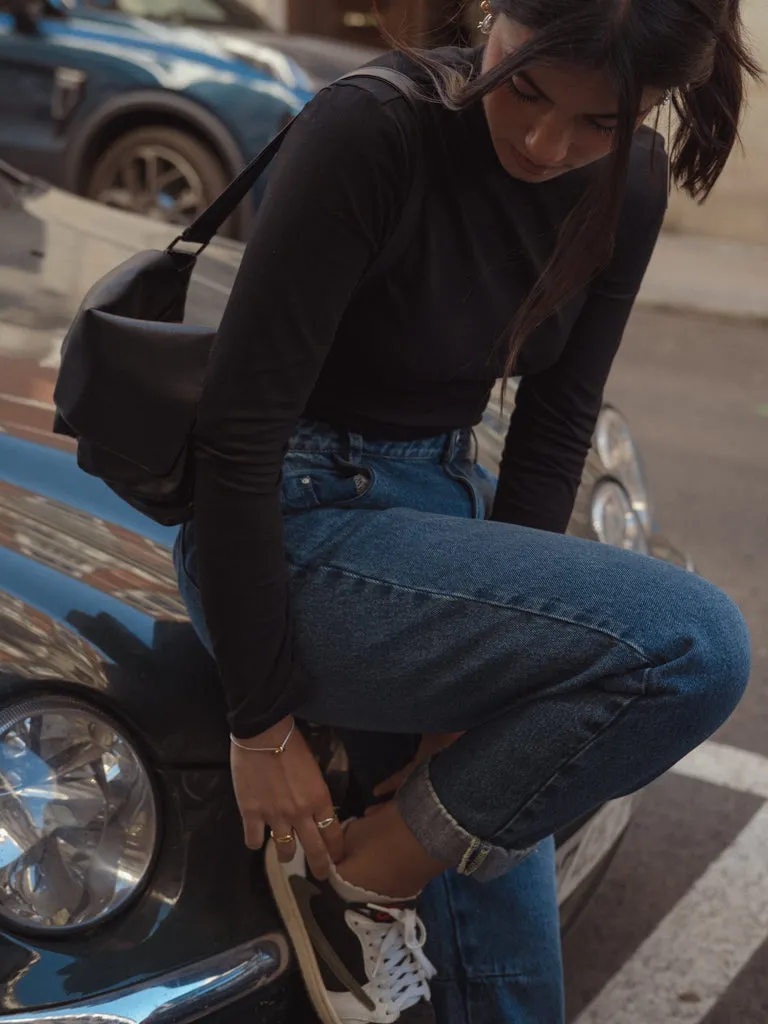 TURTLE NECK TOP  - BLACK
