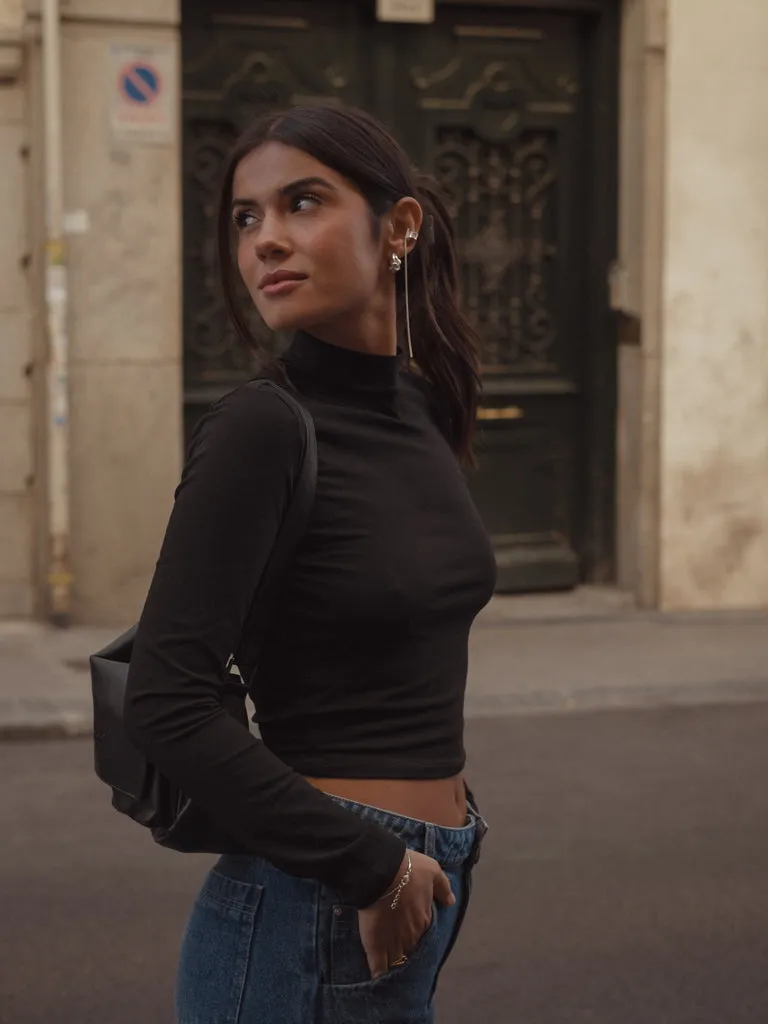 TURTLE NECK TOP  - BLACK