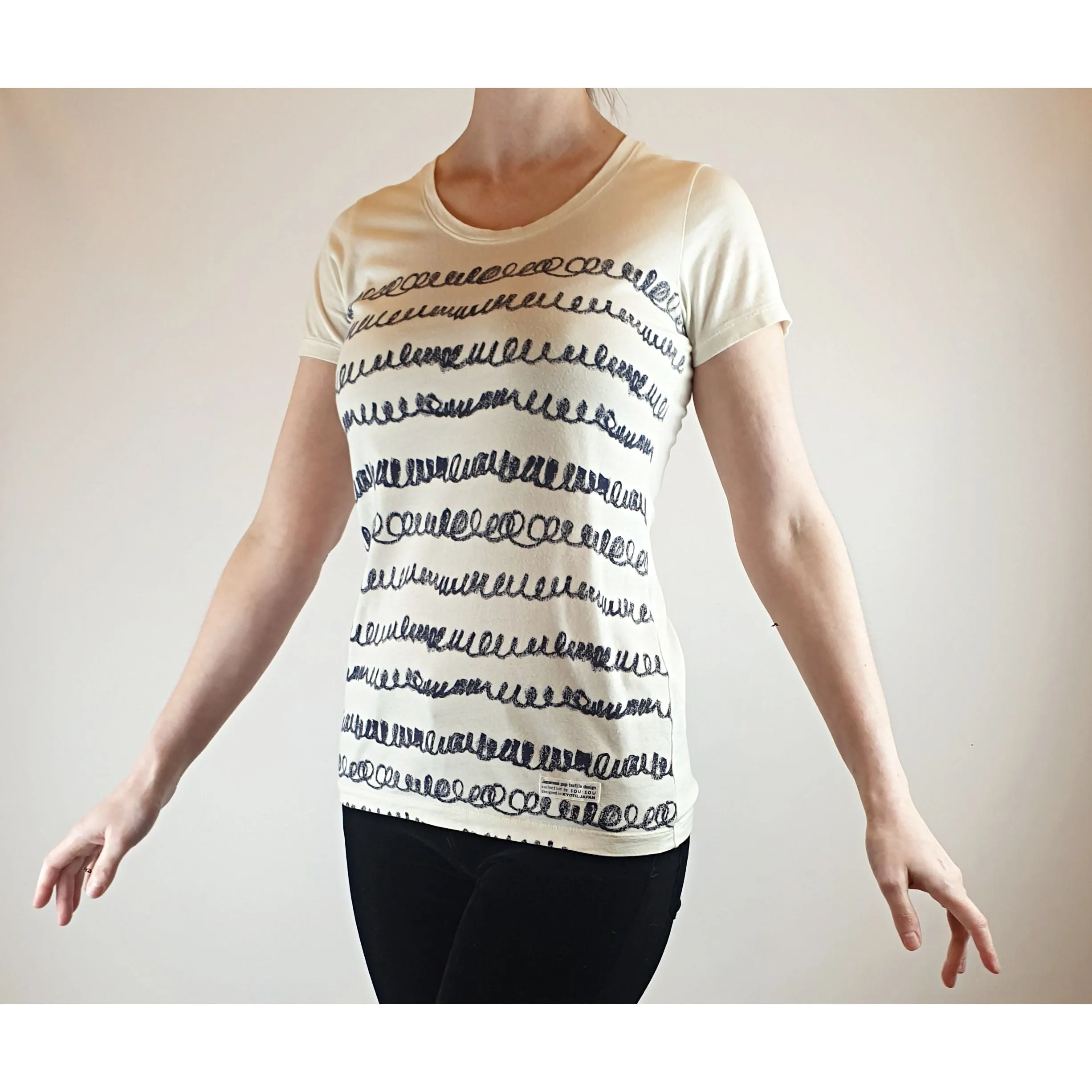 Uniqlo x Sou Sou Kyoto white tee shirt with cute blue scribble print size XS (best fits 6)