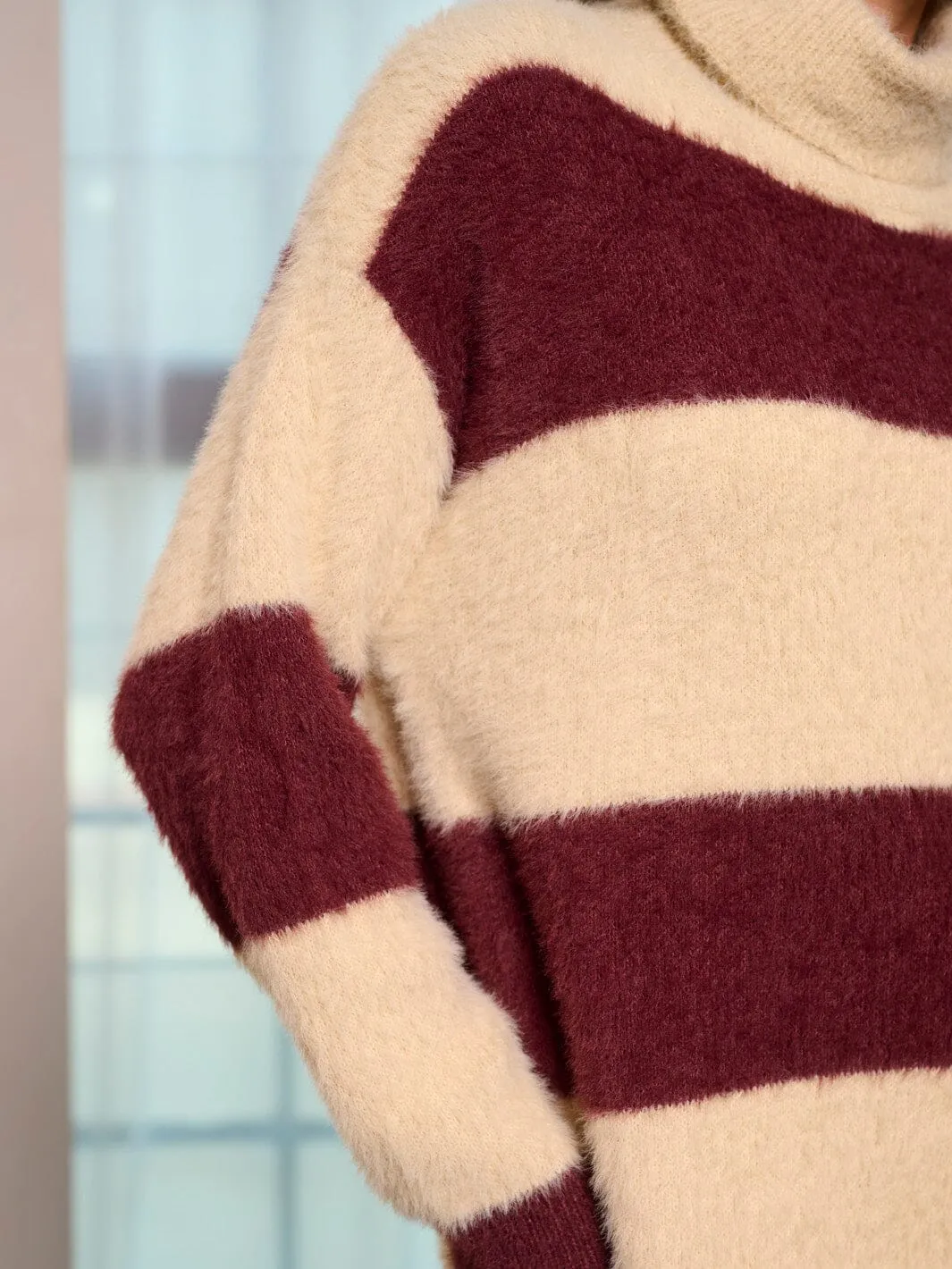 WOMEN'S LONG SLEEVE TURTLE NECK COLORBLOCK PULLOVER SWEATER