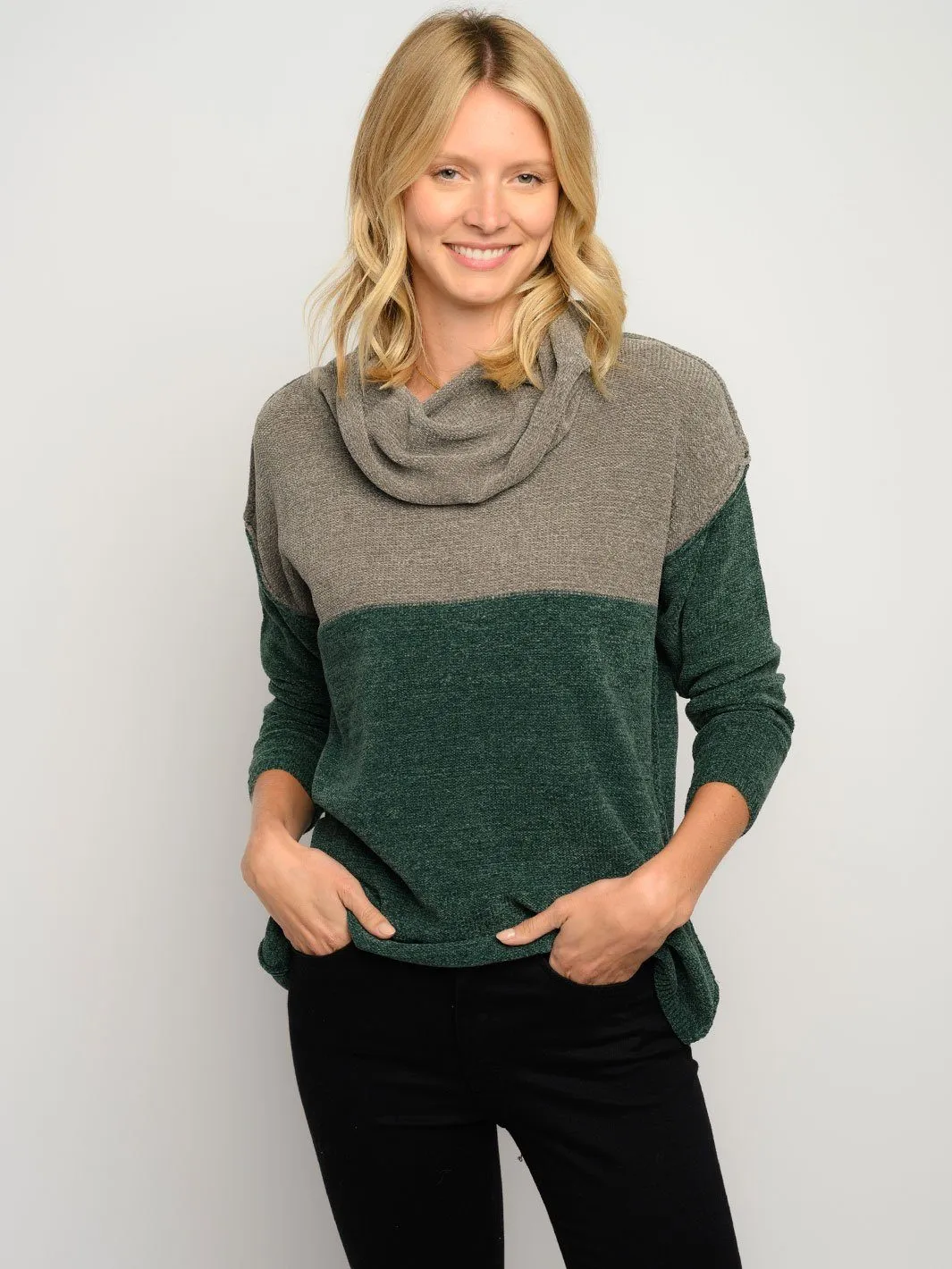 WOMEN'S LONG SLEEVE TURTLE NECK COLORBLOCK TOP
