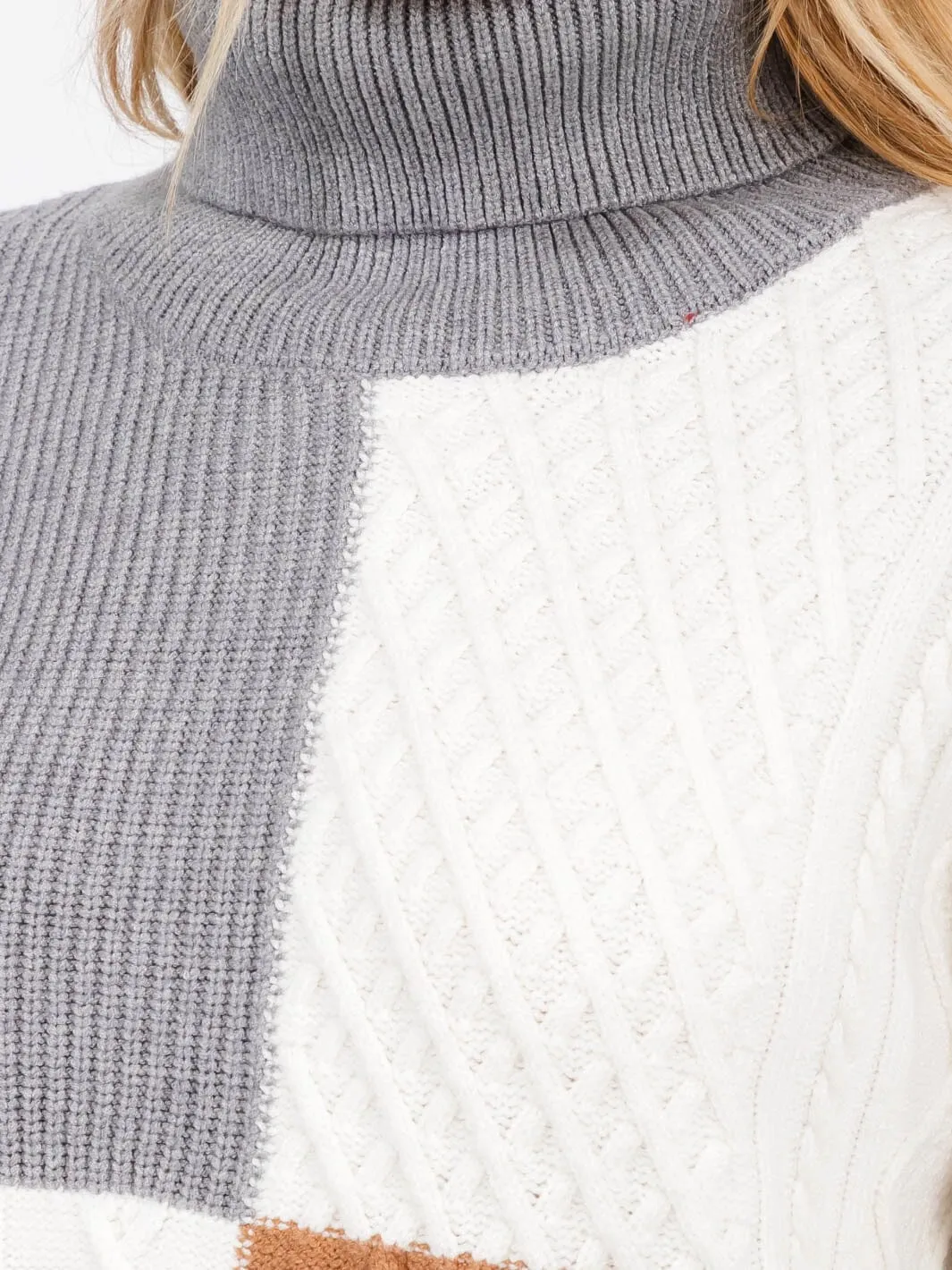 WOMEN'S LONG SLEEVE TURTLE NECK DETAILED COLORBLOCK PULLOVER SWEATER