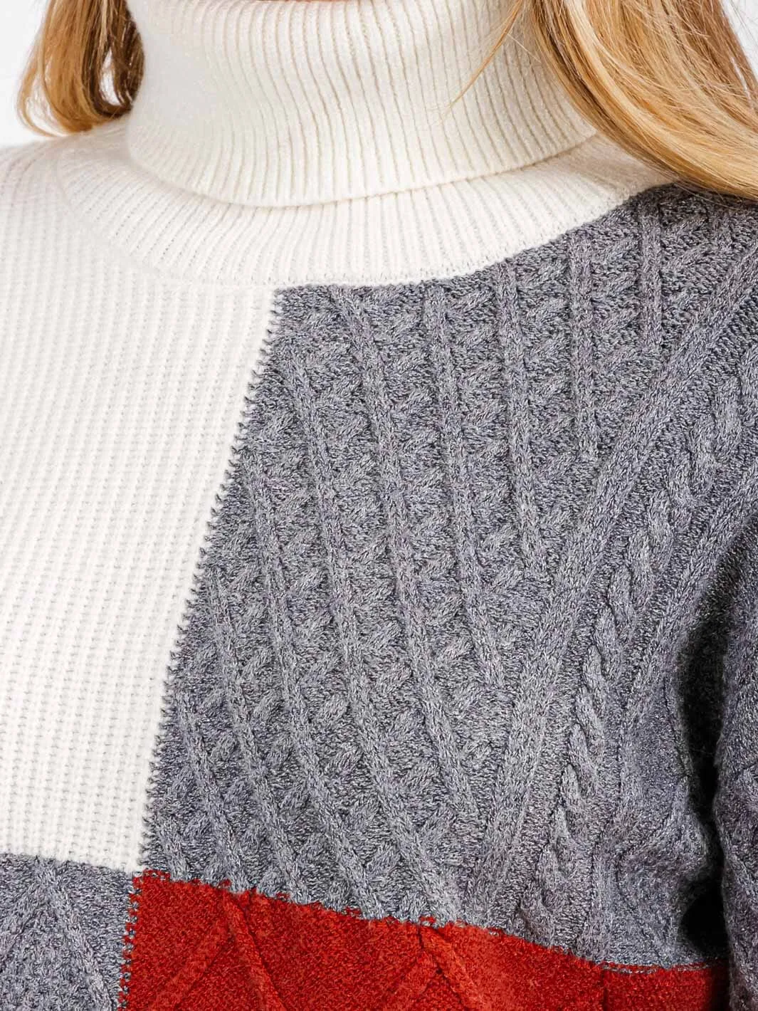 WOMEN'S LONG SLEEVE TURTLE NECK DETAILED COLORBLOCK PULLOVER SWEATER