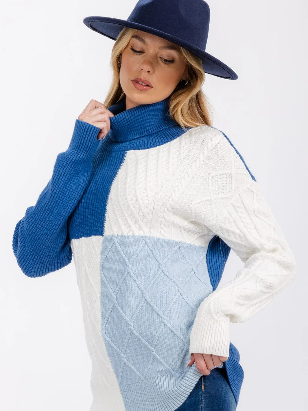 WOMEN'S LONG SLEEVE TURTLE NECK DETAILED COLORBLOCK PULLOVER SWEATER