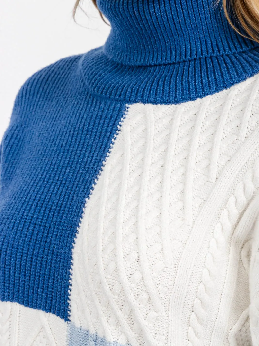 WOMEN'S LONG SLEEVE TURTLE NECK DETAILED COLORBLOCK PULLOVER SWEATER