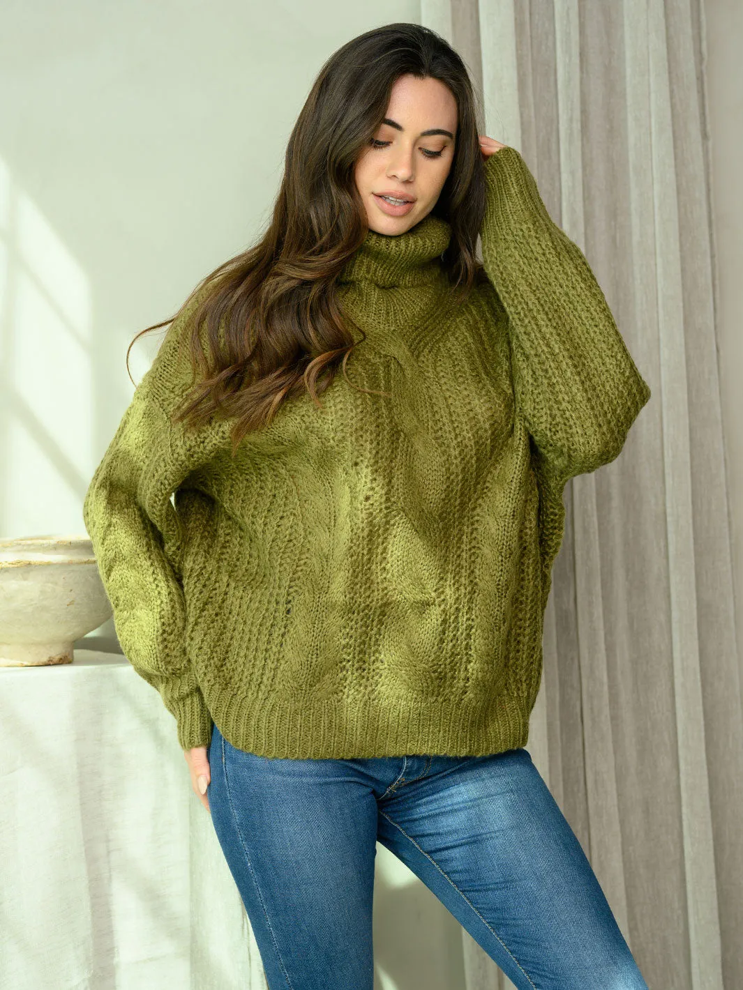 WOMEN'S LONG SLEEVE TURTLE NECK KNIT SWEATER