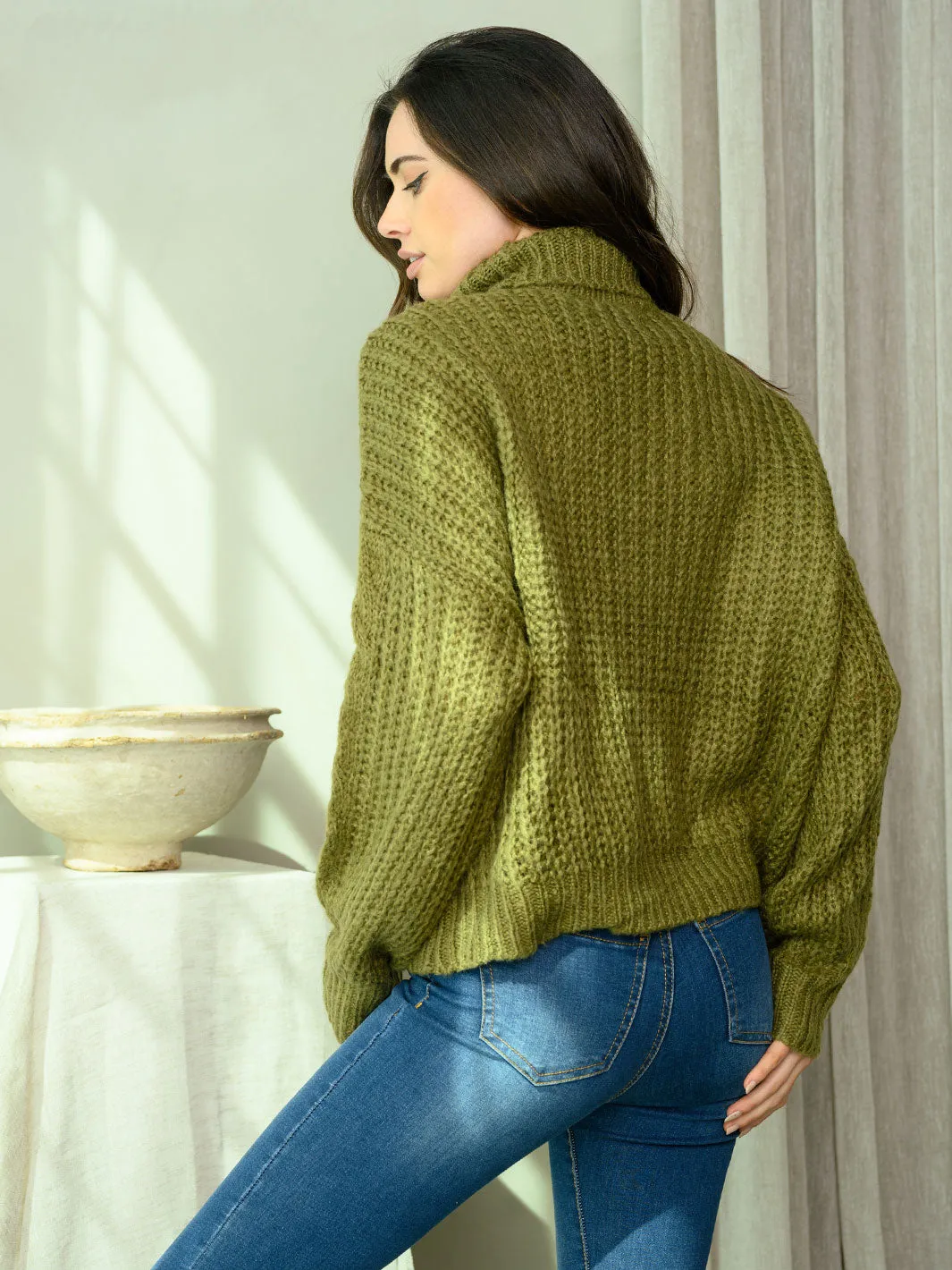 WOMEN'S LONG SLEEVE TURTLE NECK KNIT SWEATER