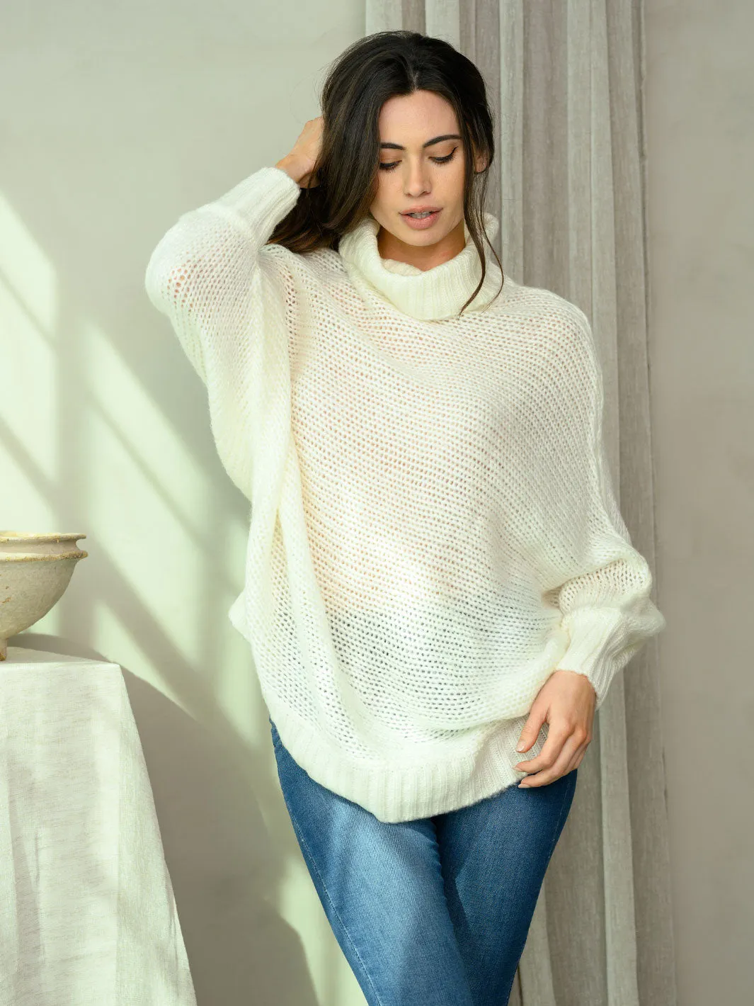 WOMEN'S LONG SLEEVE TURTLE NECK SWEATER
