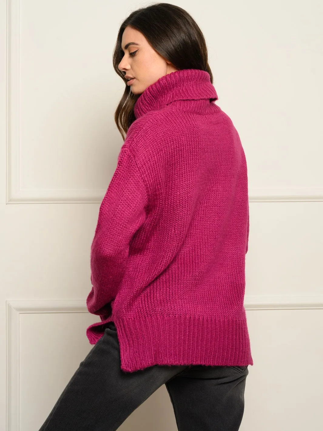 WOMEN'S LONG SLEEVE TURTLE NECK SWEATER