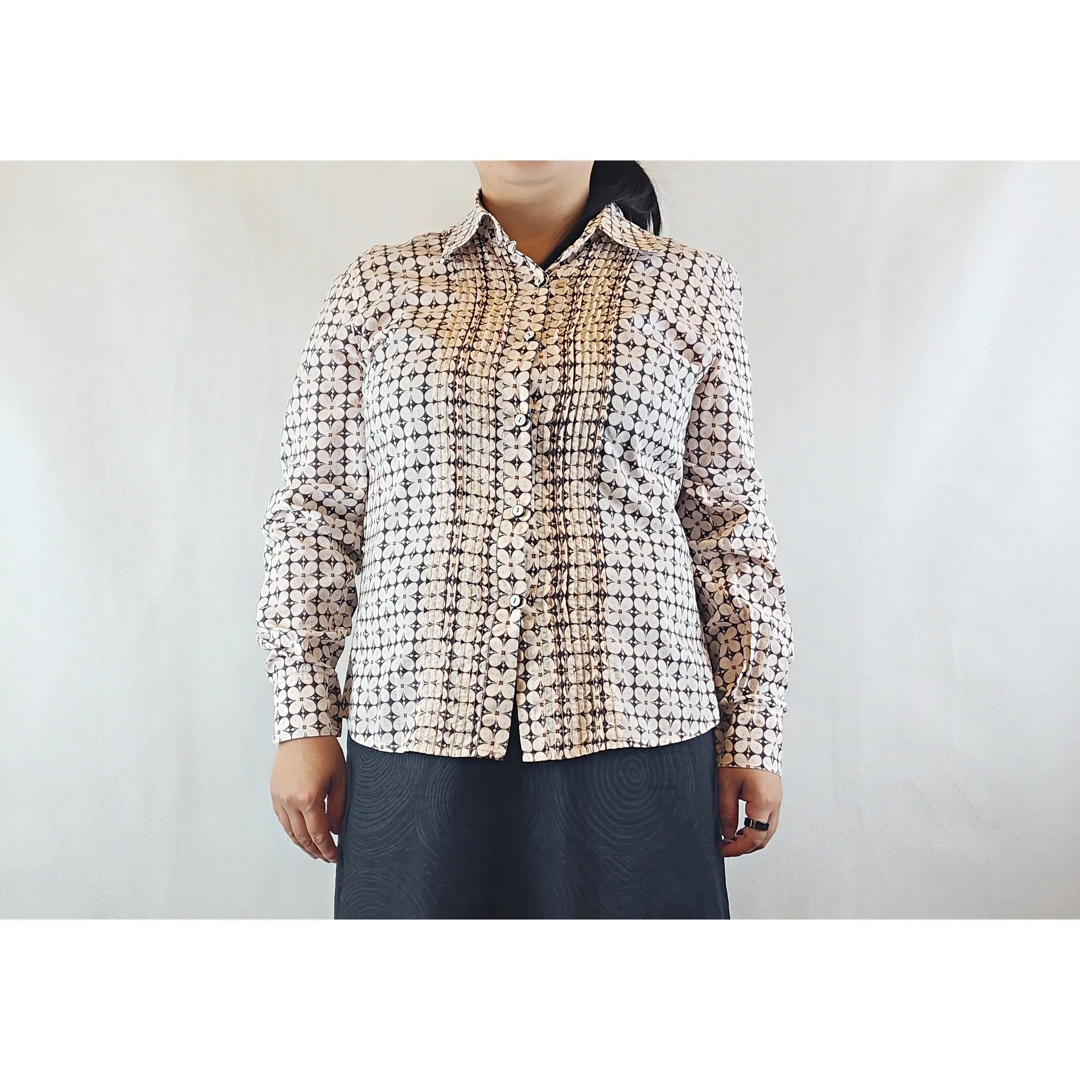 Yoshi Jones cream shirt with navy and pink flower print size L (tiny fit, best fits 10-12)
